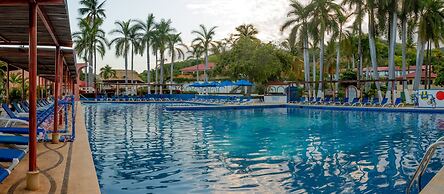 Qualton Club Ixtapa - All Inclusive