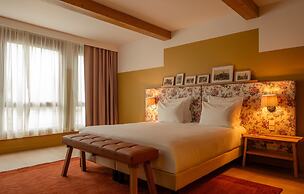 9Hotel Chelton
