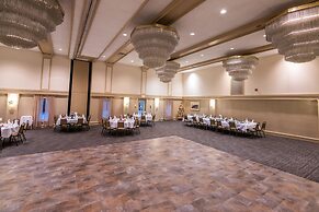 Ramada by Wyndham Thunder Bay Airlane Hotel