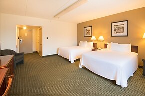 Ramada by Wyndham Thunder Bay Airlane Hotel