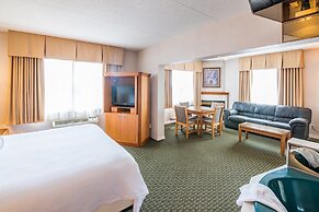 Ramada by Wyndham Thunder Bay Airlane Hotel