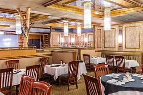 Ramada by Wyndham Thunder Bay Airlane Hotel
