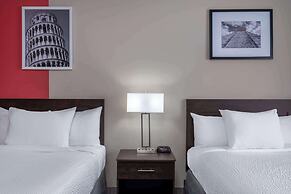 Ramada by Wyndham Thunder Bay Airlane Hotel