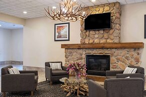 Ramada by Wyndham Thunder Bay Airlane Hotel