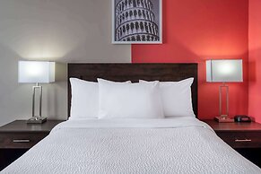 Ramada by Wyndham Thunder Bay Airlane Hotel