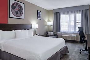 Ramada by Wyndham Thunder Bay Airlane Hotel