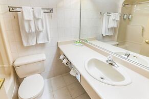 Ramada by Wyndham Thunder Bay Airlane Hotel