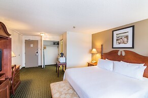 Ramada by Wyndham Thunder Bay Airlane Hotel