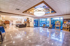 Ramada by Wyndham Thunder Bay Airlane Hotel