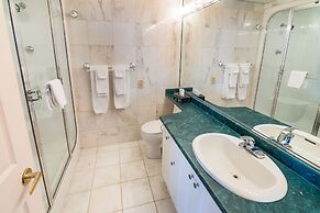 Ramada by Wyndham Thunder Bay Airlane Hotel