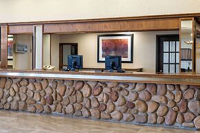 Ramada by Wyndham Thunder Bay Airlane Hotel