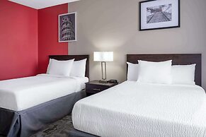 Ramada by Wyndham Thunder Bay Airlane Hotel