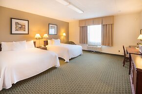 Ramada by Wyndham Thunder Bay Airlane Hotel