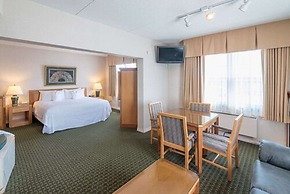 Ramada by Wyndham Thunder Bay Airlane Hotel