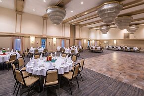 Ramada by Wyndham Thunder Bay Airlane Hotel