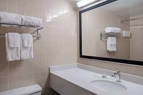 Ramada by Wyndham Thunder Bay Airlane Hotel