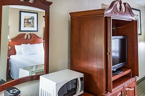 Ramada by Wyndham Thunder Bay Airlane Hotel