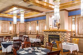 Ramada by Wyndham Thunder Bay Airlane Hotel