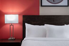 Ramada by Wyndham Thunder Bay Airlane Hotel
