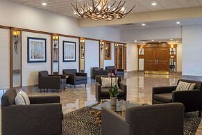 Ramada by Wyndham Thunder Bay Airlane Hotel