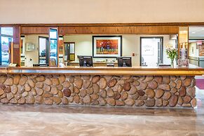 Ramada by Wyndham Thunder Bay Airlane Hotel