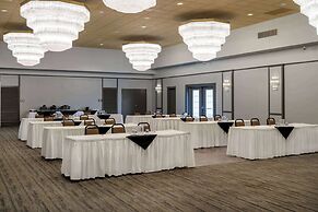 Ramada by Wyndham Thunder Bay Airlane Hotel