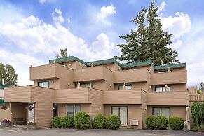 Ramada by Wyndham Quesnel