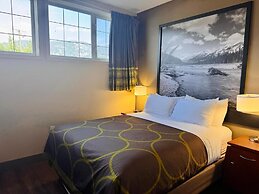 Super 8 by Wyndham Castlegar BC