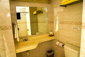 Allamanda Beach Hotel