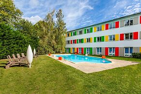Hotel Full Colors