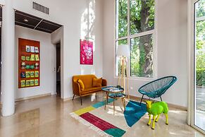 Hotel Full Colors