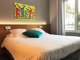 Hotel Full Colors
