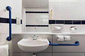 Days Inn by Wyndham Warwick North M40