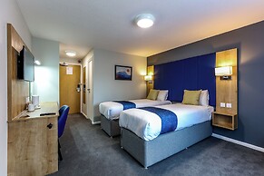 Days Inn by Wyndham Warwick North M40
