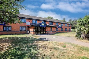 Days Inn by Wyndham Warwick North M40
