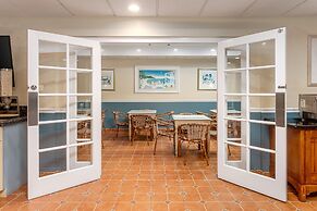 Hutchinson Island Hotel