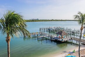 Hutchinson Island Hotel