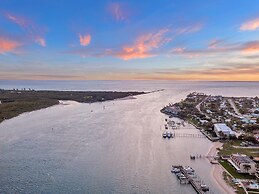 Hutchinson Island Hotel