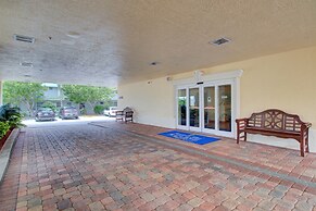 Hutchinson Island Hotel