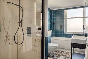 DoubleTree by Hilton Brighton Metropole
