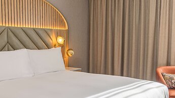 DoubleTree by Hilton Bristol North