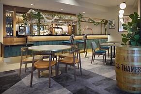 DoubleTree by Hilton Dartford Bridge