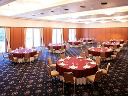 Okura Akademia Park Hotel