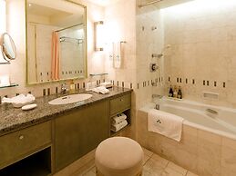 Okura Akademia Park Hotel