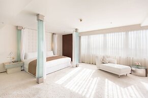 Regal Airport Hotel