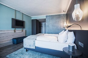 elaya frankfurt oberursel, Trademark Collection