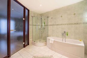 elaya frankfurt oberursel, Trademark Collection