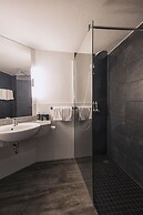 elaya frankfurt oberursel, Trademark Collection