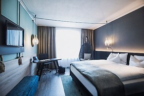 elaya frankfurt oberursel, Trademark Collection
