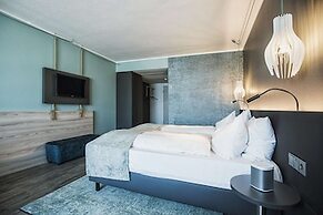 elaya frankfurt oberursel, Trademark Collection